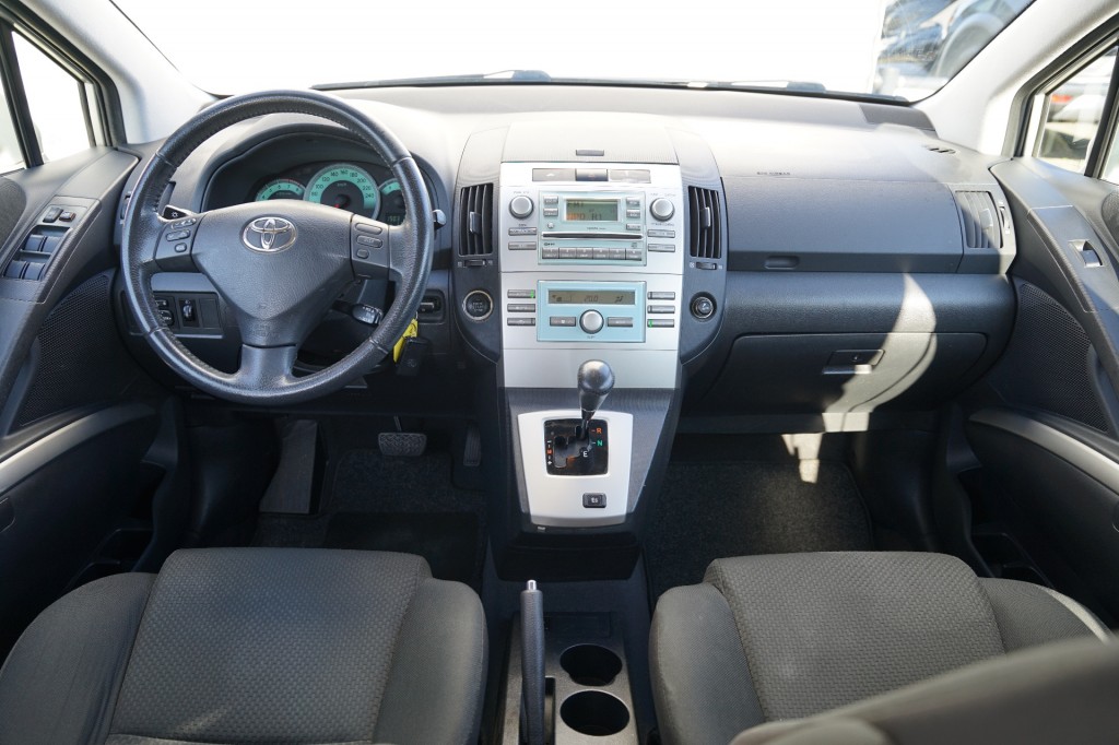 TOYOTA VERSO MPV Ruimtewagen 5 drs