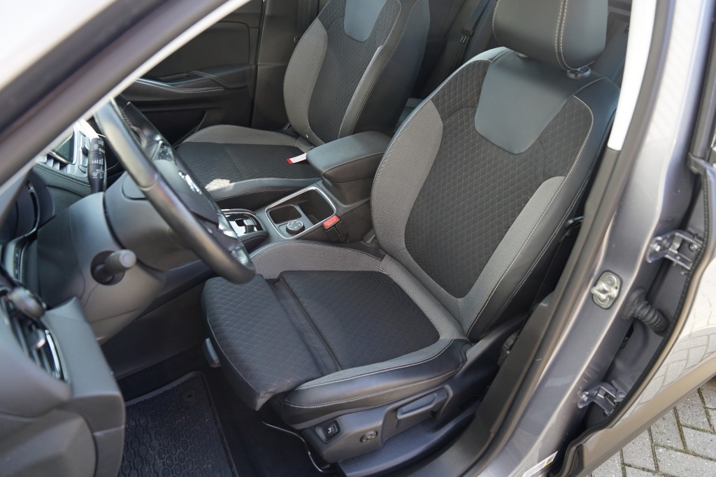 OPEL GRANDLAND SUV 5-drs