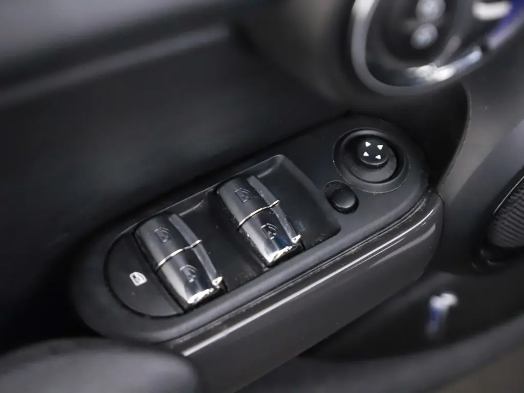 MINI ONE Hatchback 5 drs