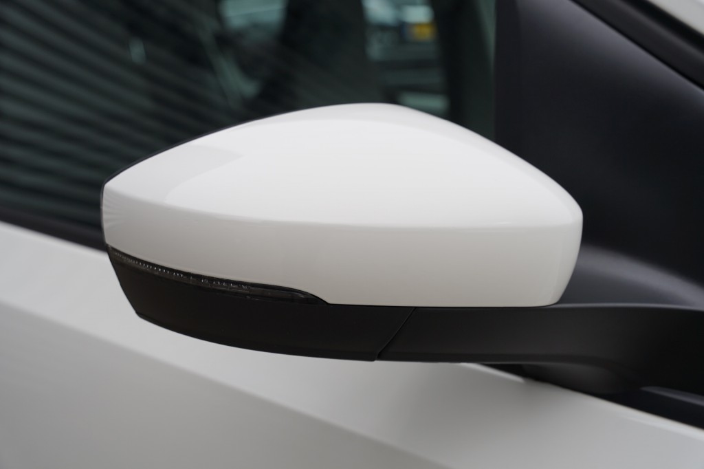 VOLKSWAGEN UP Hatchback 5 drs