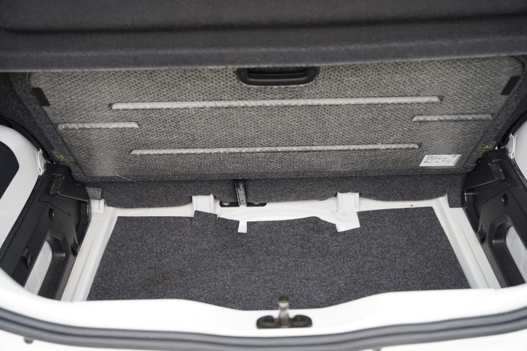 VOLKSWAGEN UP Hatchback 5 drs