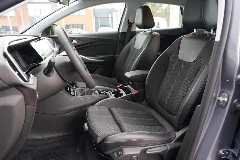 OPEL GRANDLAND SUV 5-drs