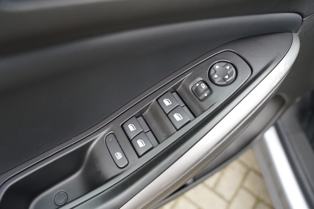 OPEL GRANDLAND SUV 5-drs