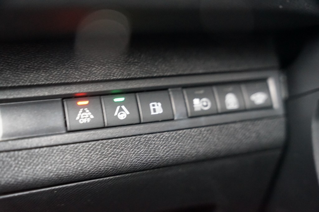 PEUGEOT 3008 SUV 5-drs
