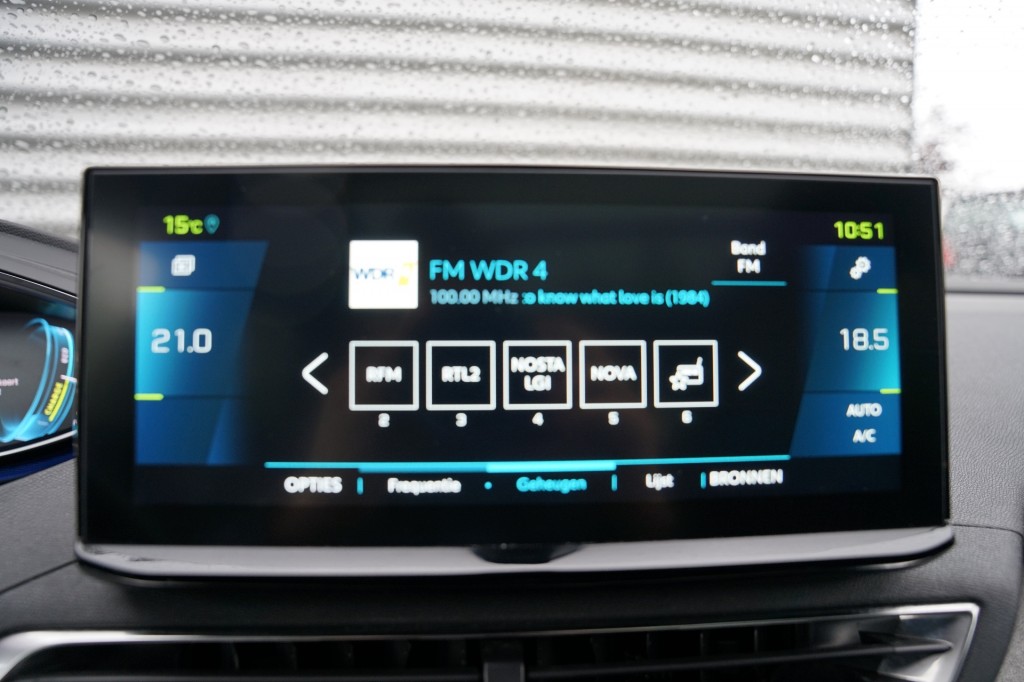 PEUGEOT 3008 SUV 5-drs