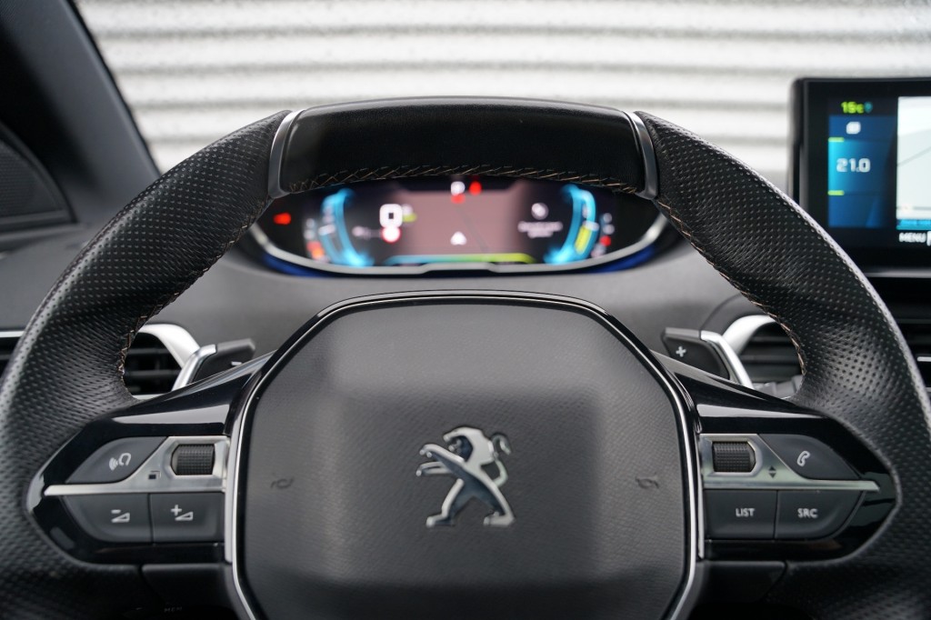 PEUGEOT 3008 SUV 5-drs