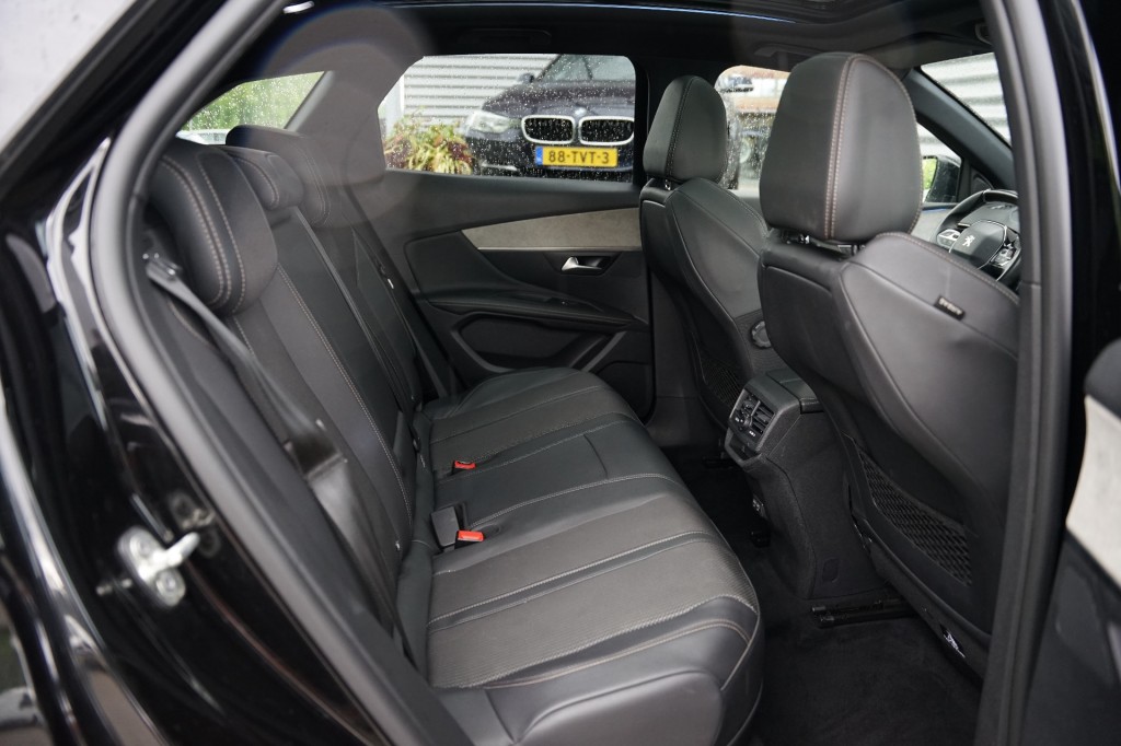 PEUGEOT 3008 SUV 5-drs