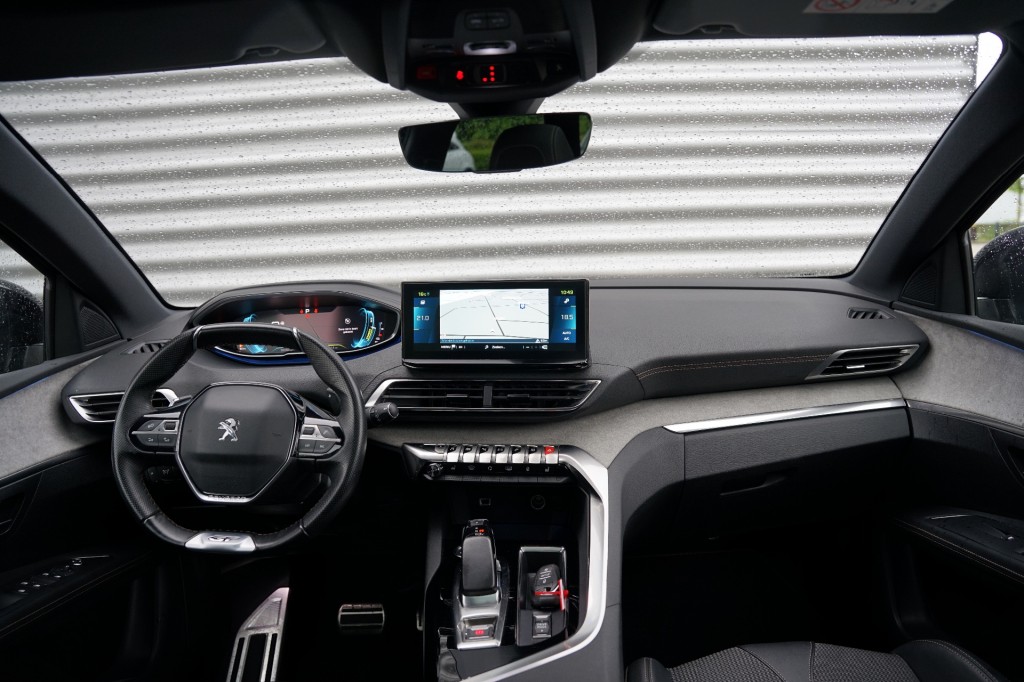 PEUGEOT 3008 SUV 5-drs
