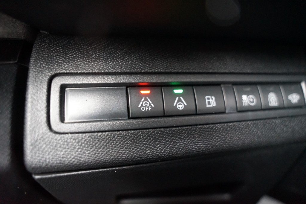 PEUGEOT 3008 SUV 5-drs