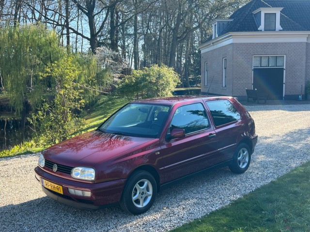 VOLKSWAGEN GOLF 1.6 3drs GL NL auto 76.739 NAP #NIEUWSTAAT De Croon Classics & More, 7391al TWELLO