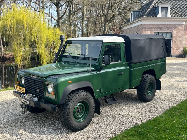 LAND ROVER DEFENDER Defender 2.5 Td5 110 High Capacity NL-auto Lage km's #OFFROAD De Croon Classics & More, 7391al TWELLO