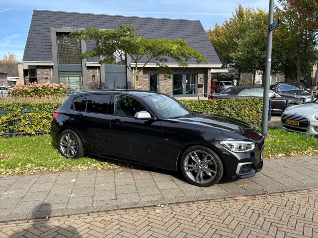 BMW 1-SERIE M140 Xdrive ,M pakket ,leder,Navigatie prof,xenon, Van Grinsven Auto's, Rosmalen