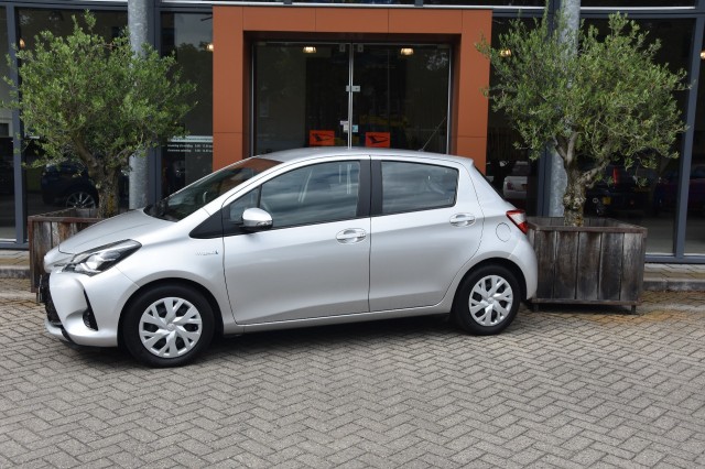 TOYOTA YARIS 1.5 HYB. Dynamic, Autobedrijf Bouwman B.V., Deventer (Colmschate)