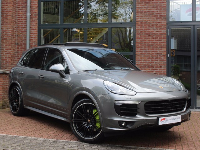 PORSCHE CAYENNE 3.0 S E-Hybrid Sport Chrono/ Akrapovic/ Adaptive cruise/ Pano da, Heuterman Auto's B.V, Oosterbeek