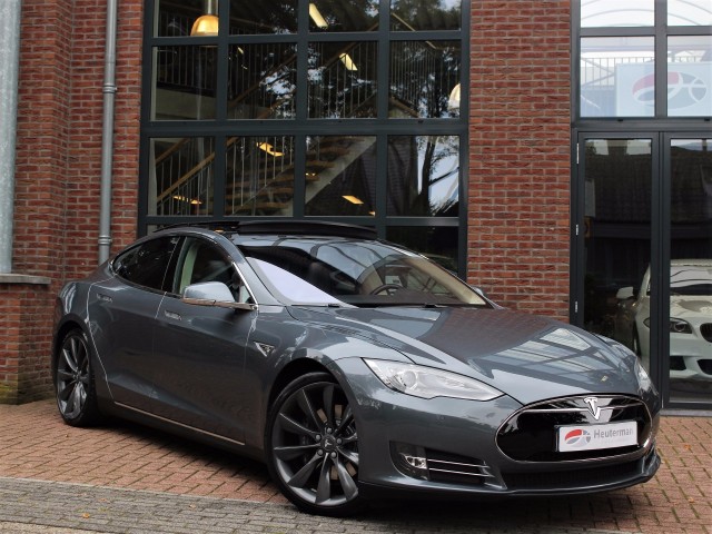 TESLA MODEL S P85 Performance/ Panodak/ 21