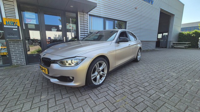 BMW 3-SERIE 320i EffiicientDynamics Edition Executive LEDER NAVI ACC PDC, Van Eek Auto`s, Vaassen
