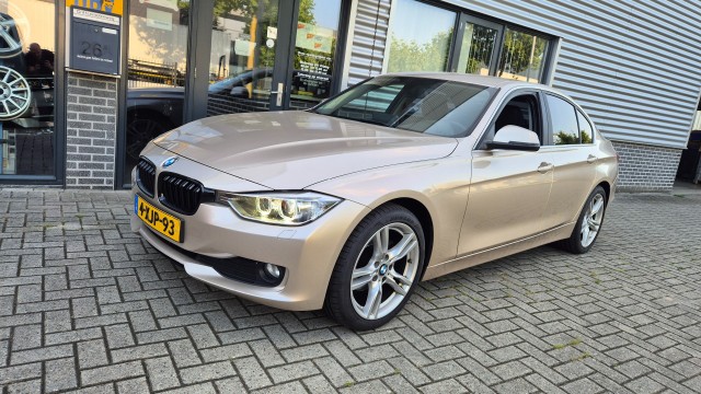 BMW 3-SERIE 320i EffiicientDynamics Edition Executive LEDER NAVI ACC PDC, Van Eek Auto`s, Vaassen