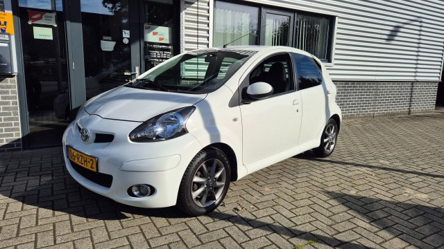 TOYOTA AYGO 1.2 12v DYNAMIC NAVIGATOR  AIRCO AUTOMAAT NAPEL PAKKET, Van Eek Auto`s, Vaassen