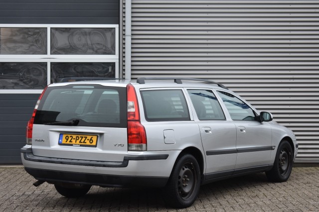 VOLVO V70 2.4 / AIRCO / STOELVERWARMING / CRUISE CONTROL, Grouwstra Personen- en Bedrijfsautos BV, Deventer