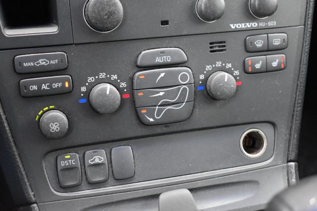 VOLVO V70 2.4 / AIRCO / STOELVERWARMING / CRUISE CONTROL, Grouwstra Personen- en Bedrijfsautos BV, Deventer