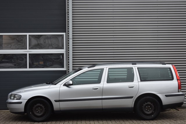 VOLVO V70 2.4 / AIRCO / STOELVERWARMING / CRUISE CONTROL, Grouwstra Personen- en Bedrijfsautos BV, Deventer