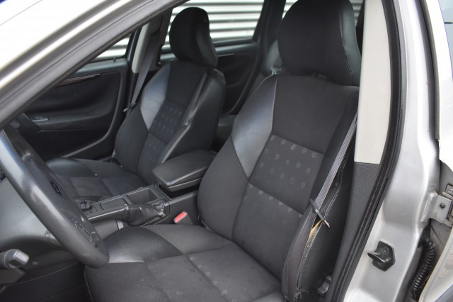 VOLVO V70 2.4 / AIRCO / STOELVERWARMING / CRUISE CONTROL, Grouwstra Personen- en Bedrijfsautos BV, Deventer