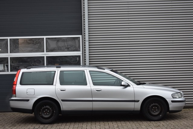 VOLVO V70 2.4 / AIRCO / STOELVERWARMING / CRUISE CONTROL, Grouwstra Personen- en Bedrijfsautos BV, Deventer