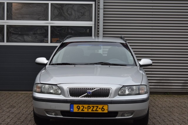 VOLVO V70 2.4 / AIRCO / STOELVERWARMING / CRUISE CONTROL, Grouwstra Personen- en Bedrijfsautos BV, Deventer