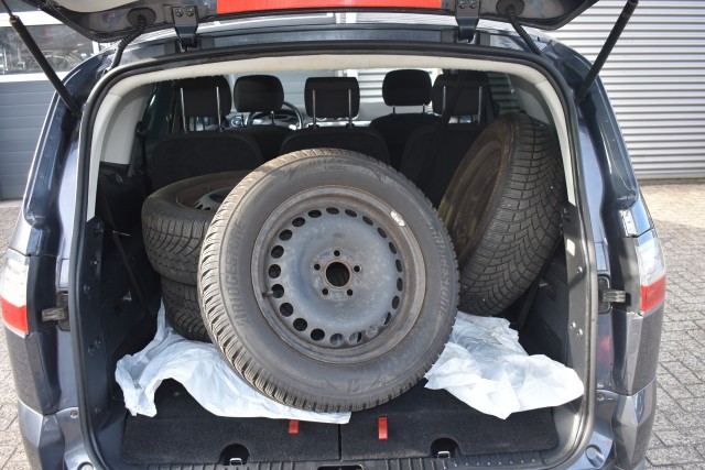 FORD S-MAX 2.0-16V / STOELVERWARMING / AIRCO , Grouwstra Personen- en Bedrijfsautos BV, Deventer