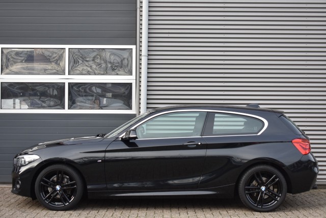 BMW 1-SERIE 118I HIGH EXECUTIVE / M PAKKET / LEDER / NAVI  / STOELVERWARMING , Grouwstra Personen- en Bedrijfsautos BV, Deventer
