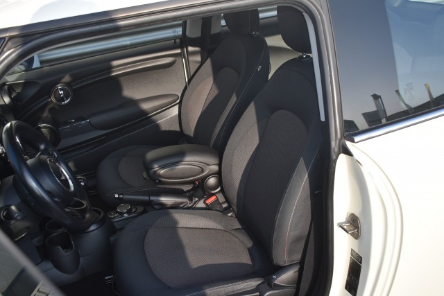 MINI COOPER 1.2 ONE BUSINESS / AIRCO / CRUISE CONTROLE/  MINI CONNECTED , Grouwstra Personen- en Bedrijfsautos BV, Deventer