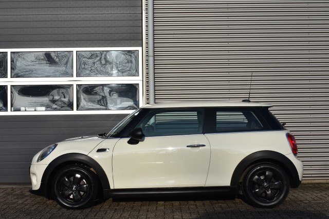 MINI COOPER 1.2 ONE BUSINESS / AIRCO / CRUISE CONTROLE/  MINI CONNECTED , Grouwstra Personen- en Bedrijfsautos BV, Deventer