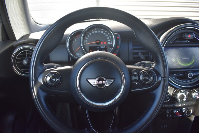 MINI COOPER 1.2 ONE BUSINESS / AIRCO / CRUISE CONTROLE/  MINI CONNECTED , Grouwstra Personen- en Bedrijfsautos BV, Deventer