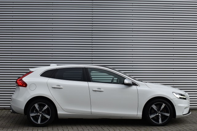 VOLVO V40 1.5 T3 AUT. POLAR+ SPORT / HARMAN/KARDON / AFN. HAAK, Grouwstra Auto`s, Deventer