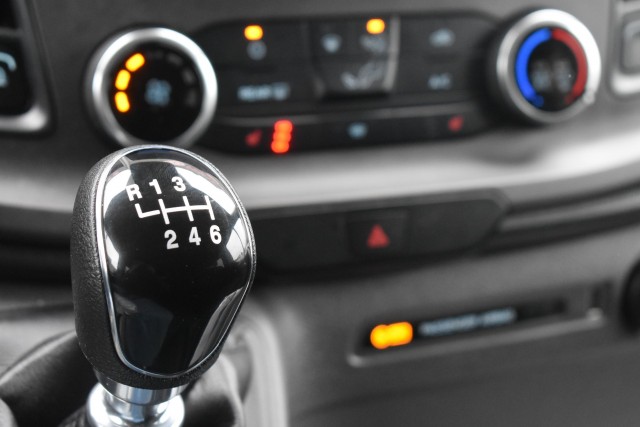 FORD TRANSIT CUSTOM 300 2.0 TDCI L2H1 DUBBEL CABINE / APPLE CARPLAY / TREKHAAK, Grouwstra Personen- en Bedrijfsautos BV, Devente