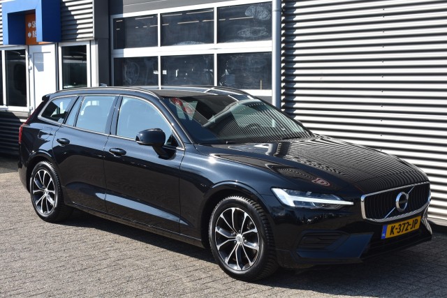 VOLVO V60 2.0 AUT. B3 MOMENTUM / ADAP. CRUISE / PDC + P.CAM. / STOEL + STW VERW., Grouwstra Auto`s, Deventer