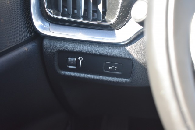 VOLVO V60 2.0 AUT. B3 MOMENTUM / ADAP. CRUISE / PDC + P.CAM. / STOEL + STW VERW., Grouwstra Auto`s, Deventer