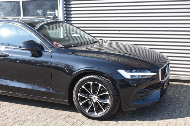 VOLVO V60 2.0 AUT. B3 MOMENTUM / ADAP. CRUISE / PDC + P.CAM. / STOEL + STW VERW., Grouwstra Auto`s, Deventer