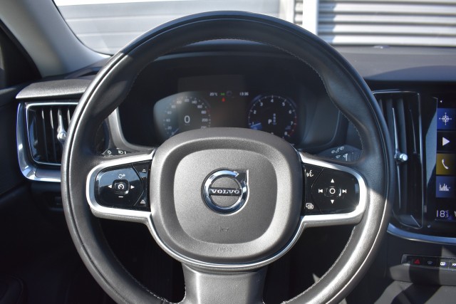 VOLVO V60 2.0 AUT. B3 MOMENTUM / ADAP. CRUISE / PDC + P.CAM. / STOEL + STW VERW., Grouwstra Auto`s, Deventer