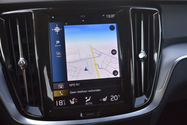 VOLVO V60 2.0 AUT. B3 MOMENTUM / ADAP. CRUISE / PDC + P.CAM. / STOEL + STW VERW., Grouwstra Auto`s, Deventer