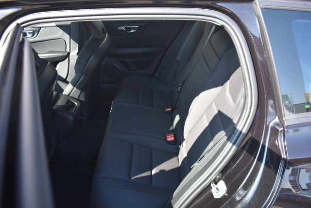 VOLVO V60 2.0 AUT. B3 MOMENTUM / ADAP. CRUISE / PDC + P.CAM. / STOEL + STW VERW., Grouwstra Auto`s, Deventer