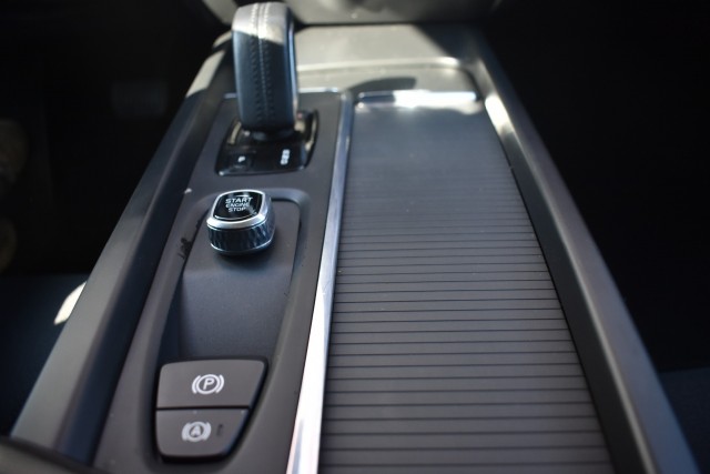 VOLVO V60 2.0 AUT. B3 MOMENTUM / ADAP. CRUISE / PDC + P.CAM. / STOEL + STW VERW., Grouwstra Auto`s, Deventer