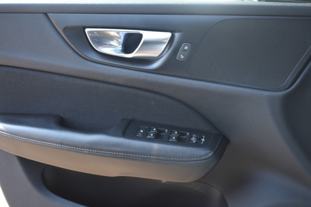 VOLVO V60 2.0 AUT. B3 MOMENTUM / ADAP. CRUISE / PDC + P.CAM. / STOEL + STW VERW., Grouwstra Auto`s, Deventer