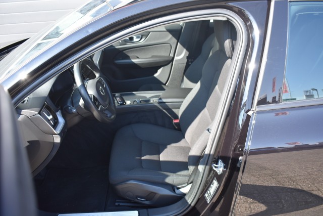 VOLVO V60 2.0 AUT. B3 MOMENTUM / ADAP. CRUISE / PDC + P.CAM. / STOEL + STW VERW., Grouwstra Auto`s, Deventer