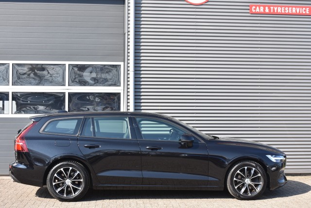 VOLVO V60 2.0 AUT. B3 MOMENTUM / ADAP. CRUISE / PDC + P.CAM. / STOEL + STW VERW., Grouwstra Auto`s, Deventer