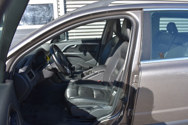 VOLVO XC70 2.4D SUMMUM / VERW STOELEN / LEDER / NL AUTO / 100% ONDERHOUD , Grouwstra Personen- en Bedrijfsautos BV, Deventer