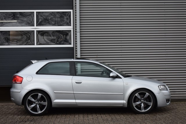 AUDI A3 2.0 TDI ATTR. BNS / PANO DAK / CLIMA / PDC / 100% ONDERHOUDEN, Grouwstra Personen- en Bedrijfsautos BV, Deventer