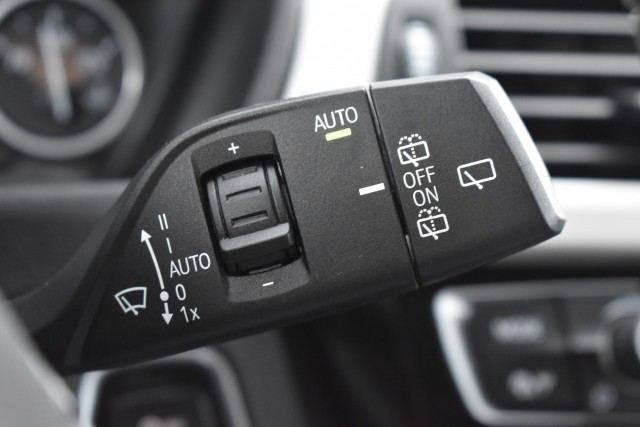 BMW 3-SERIE 330I AUT. TOURING LUXURY EDITION / LED PAKKET / EL. A-KLEP / EL. TREKH., Grouwstra Auto`s, Deventer