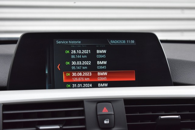 BMW 3-SERIE 330I AUT. TOURING LUXURY EDITION / LED PAKKET / EL. A-KLEP / EL. TREKH., Grouwstra Auto`s, Deventer