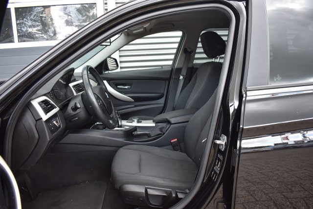 BMW 3-SERIE 330I AUT. TOURING LUXURY EDITION / LED PAKKET / EL. A-KLEP / EL. TREKH., Grouwstra Auto`s, Deventer
